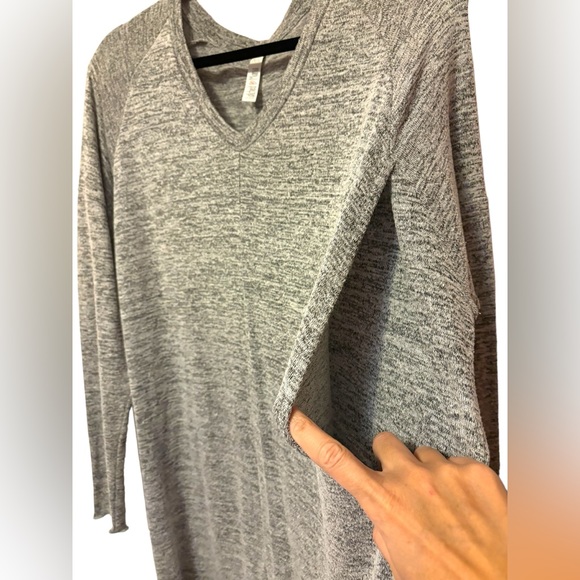 Latched Mama, Long Sleeved Lightweight Nursing Tunic - Picture 2 of 3